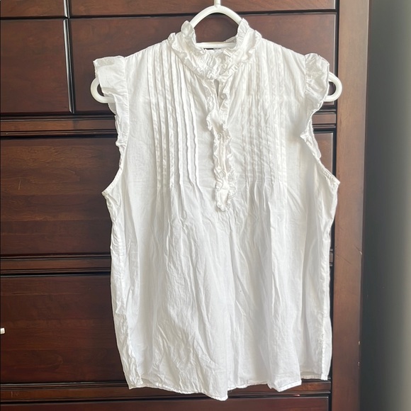 GAP Tops - GAP Sleeveless Ruffle Top
